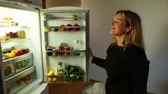 Jak jednoduše odstranit zápach z lednice přírodní cestou